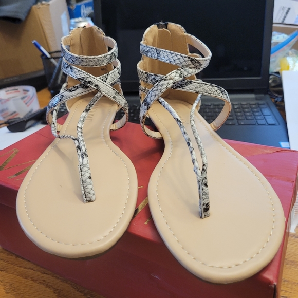 Ladles Sandals - Picture 7 of 9